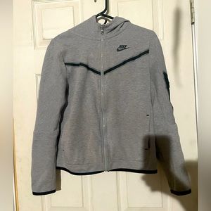 Gray Nike tech for boys size XL-extra large